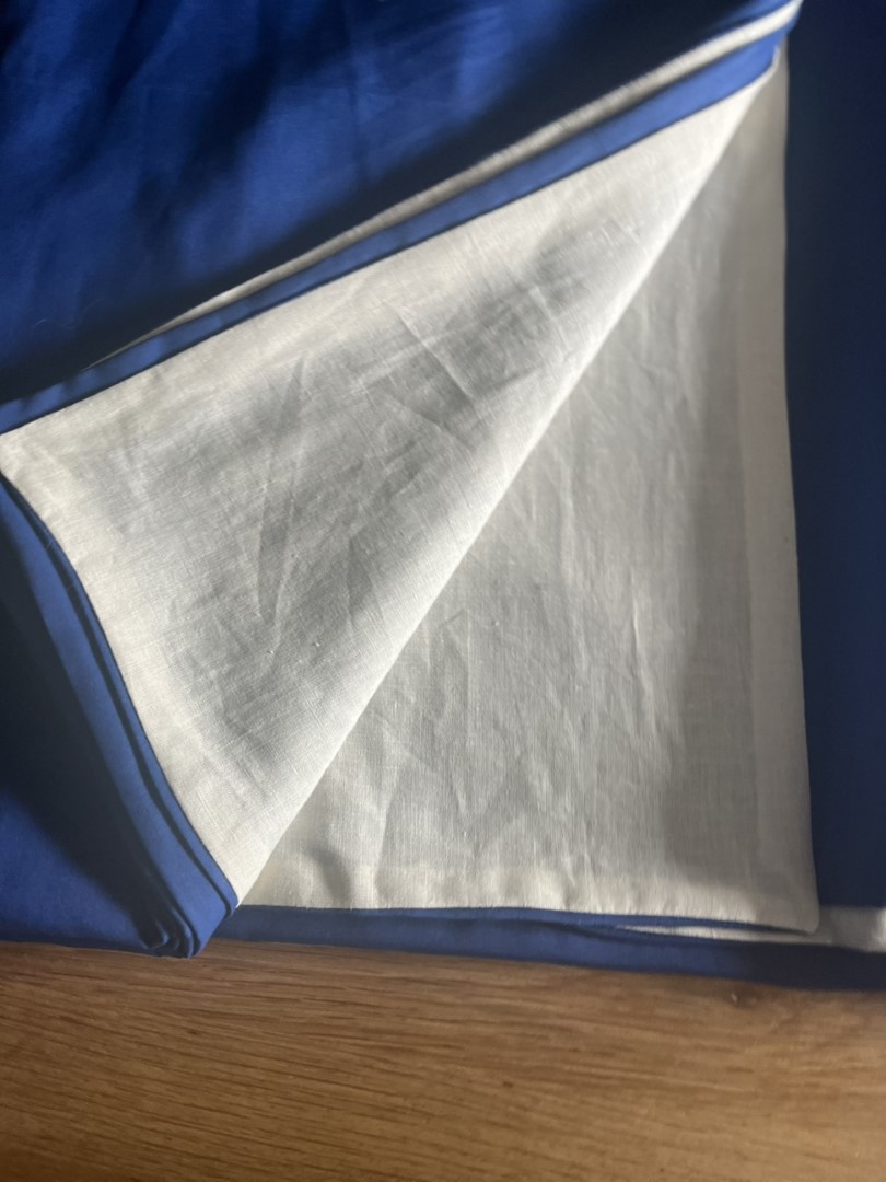 Lijkwade biologisch afbreekbaar natuurlijke materialen natuurbegrafenis uitvaart wikkeldoek wit blauw